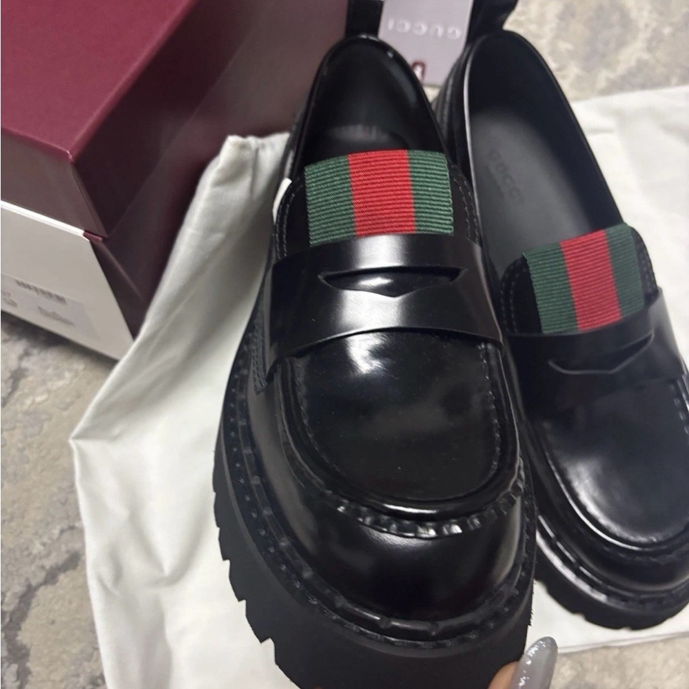 New Web Gucci Black Leather Loafers size 41 - Picture 2 of 5